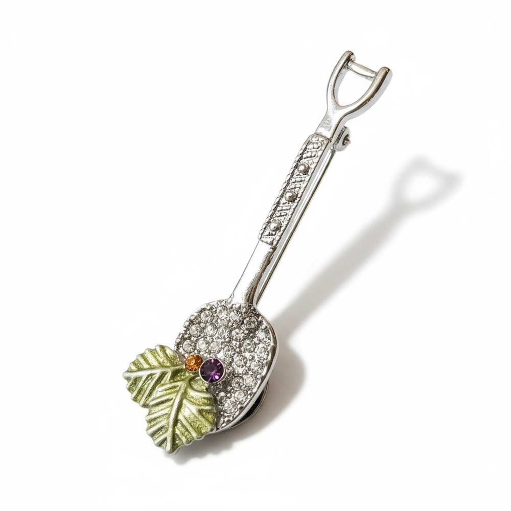 ✨ Vintage Rhinestone Garden Spade Brooch – Enamel Leaf & Gem Accents ✨